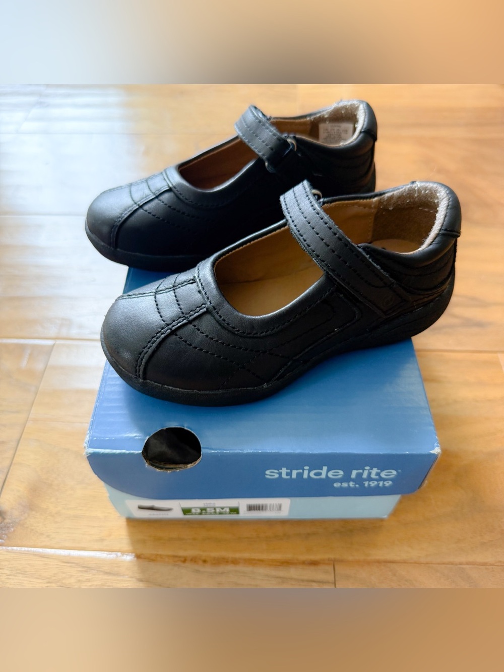 Like New Stride Rite Girls' Claire Mary Jane Shoes, Size 8.5, Great Condition!! - Picture 2 of 7
